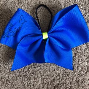 Cheerleading bow